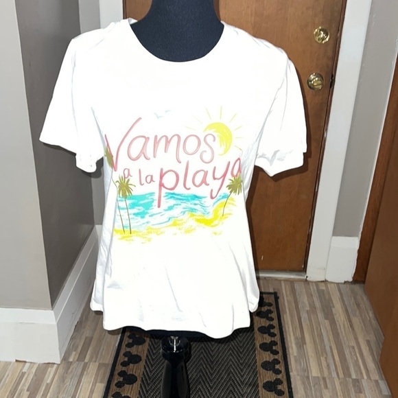 LC Lauren Conrad beach themed graphic tee! - Picture 1 of 3